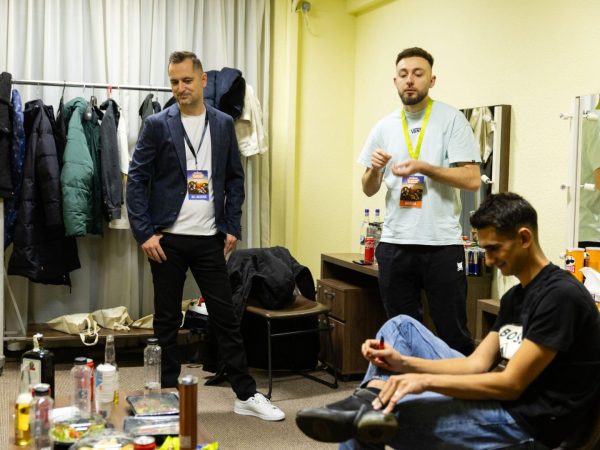 Călin Crețu: De la stand-up în pub, la un ecosistem de divertisment care redefinește comedia în România